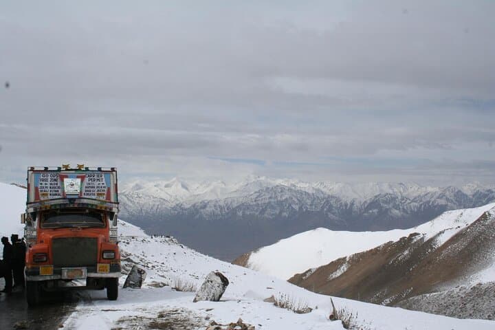 Khardung La Day Trip from Leh — Drive to 5,602 m (18,380 ft) photo 6