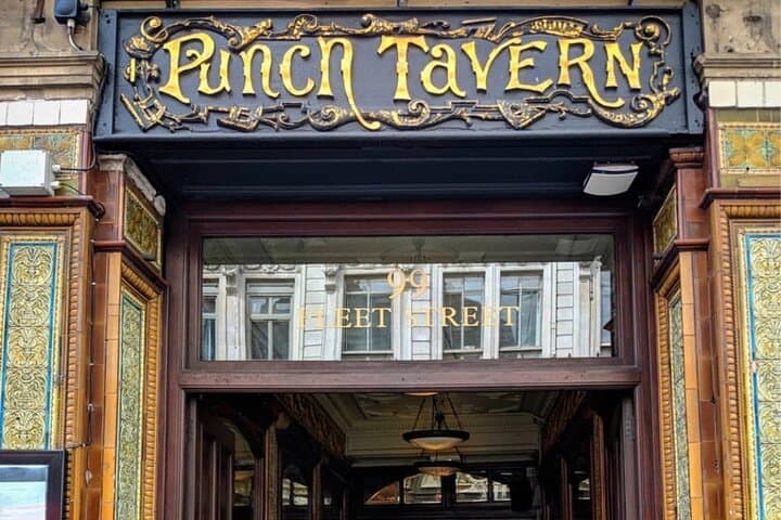 London Gin Craze: Gin Palaces, Backstreets & Distillery Tasting photo 3