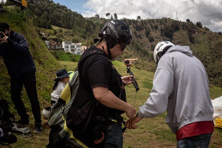 Tandem Paragliding from Medellín — Half-Day Flights Over the Aburrá Valley photo 5