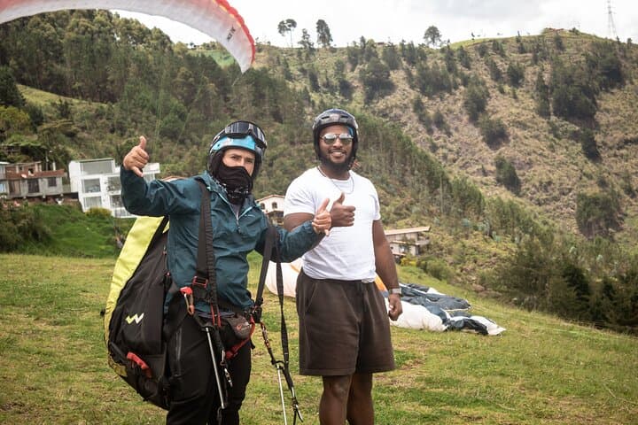 Tandem Paragliding from Medellín — Half-Day Flights Over the Aburrá Valley photo 2