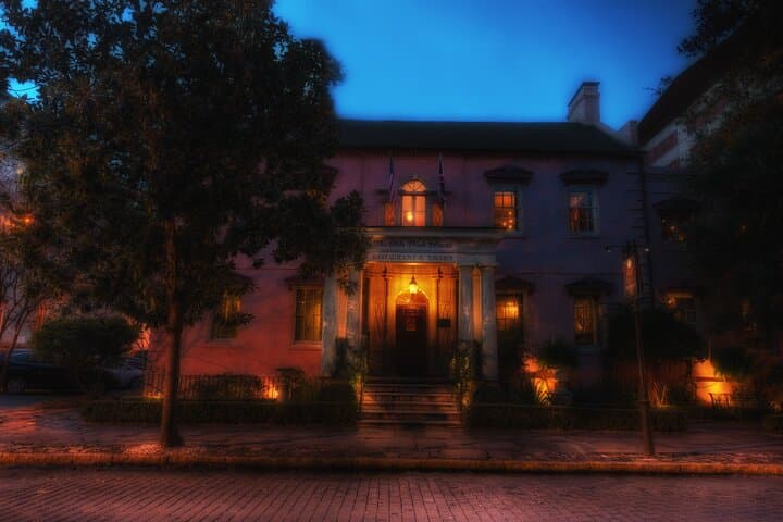 Savannah Strangled Not Stirred Pub Crawl — True Crime Walking Tour of River Street