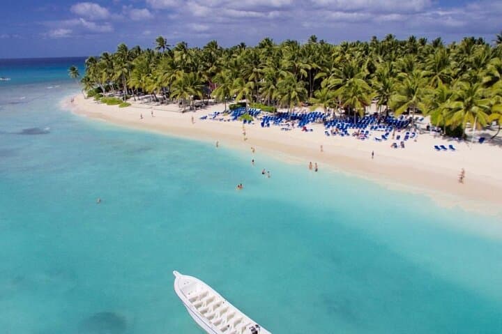 Saona Island Catamaran & Speedboat Tour — Buffet, Natural Pool and Starfish photo 2