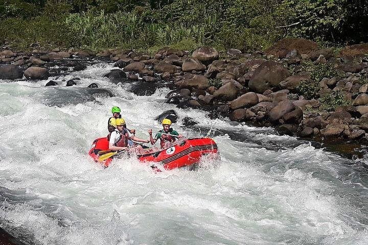 Sarapiqui River Whitewater Rafting Class III-IV: 3-Hour Jungle Rapids Near San Jose photo 4
