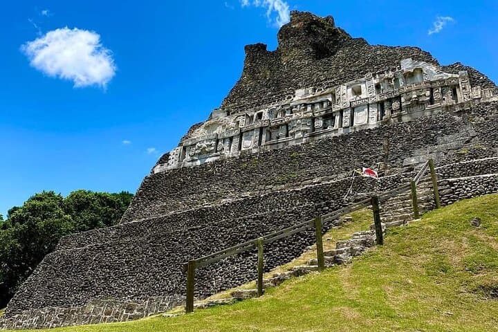 Xunantunich & Nohoch Che'en Cave Tubing from San Ignacio — Day Tour photo 2