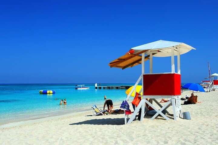 Doctors Cave Beach Roundtrip: Montego Bay Beach Tour & Hip Strip Experience