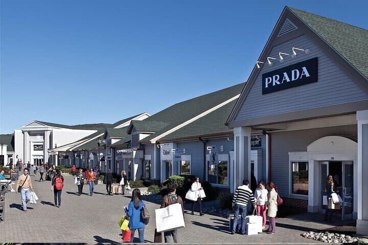 Limo Shopping Escape: NYC to Woodbury Common Premium Outlets photo 2