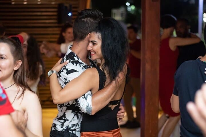 Madrid Salsa Lovers: 90-Minute Salsa Experience & Private Dance Lessons photo 6