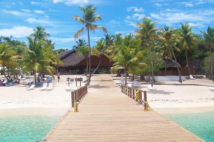 Full-Day Catalina Island Catamaran Tour from Punta Cana with Hotel Transfers photo 2