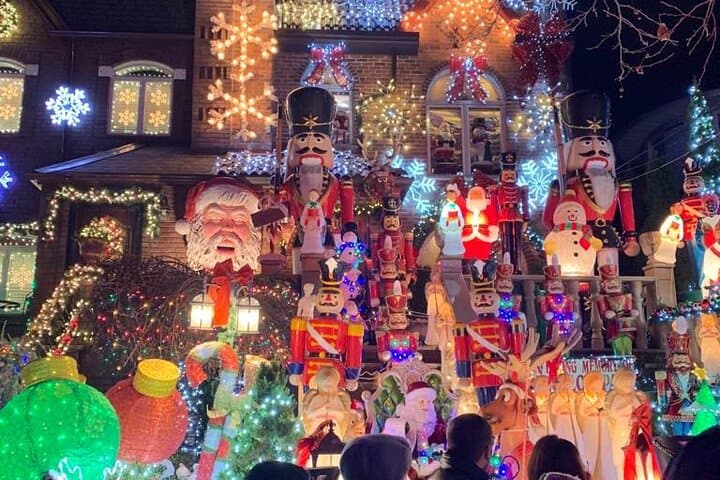 Brooklyn's Dyker Heights Christmas Lights: Evening Walking Tour Guide