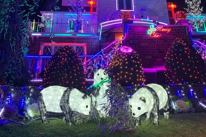 Brooklyn's Dyker Heights Christmas Lights: Evening Walking Tour Guide photo 2
