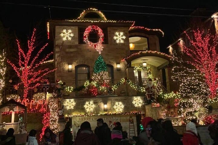 Brooklyn's Dyker Heights Christmas Lights: Evening Walking Tour Guide photo 3