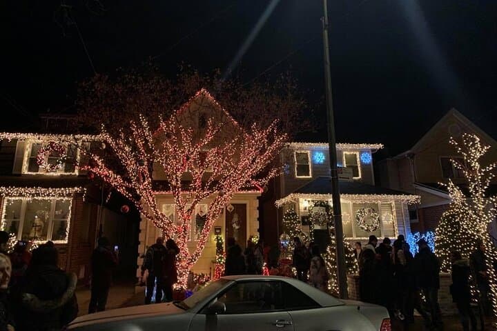 Brooklyn's Dyker Heights Christmas Lights: Evening Walking Tour Guide photo 4