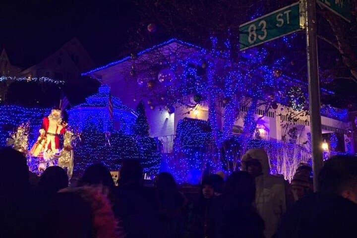 Brooklyn's Dyker Heights Christmas Lights: Evening Walking Tour Guide photo 5
