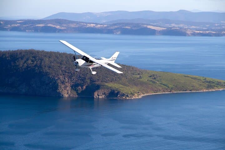 Hobart City Flight: 30-Minute Scenic Flight Over Mt Wellington & the Derwent River photo 4