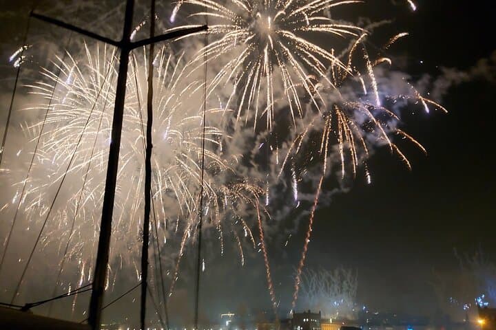 New Year's Eve Boat Party on the Tagus — Champagne & Fireworks in Lisbon photo 3
