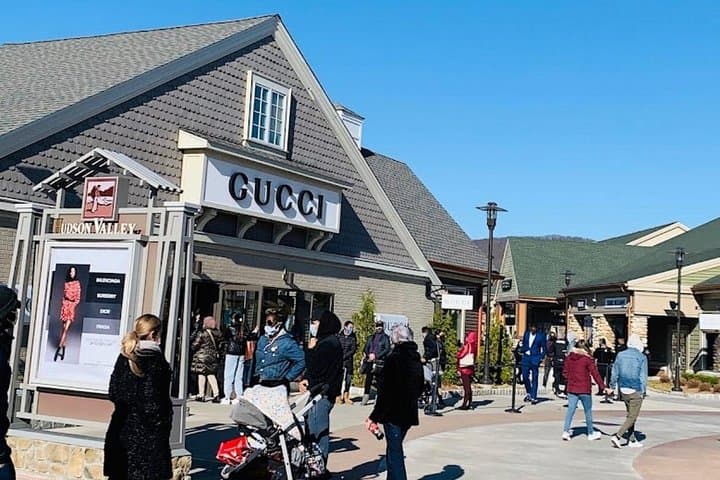 Day Trip to Woodbury Common: 7-Hour Private Shopping Transfer from NYC photo 5
