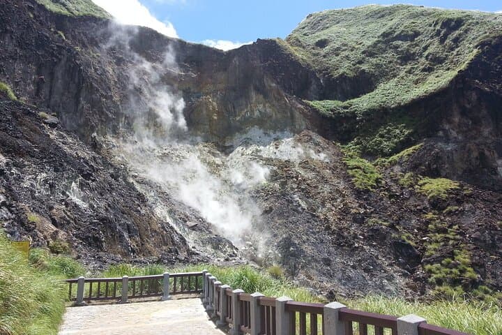 Yangmingshan and Beitou Day Tour: Hot Springs, Fumaroles & Highland Meadows photo 1