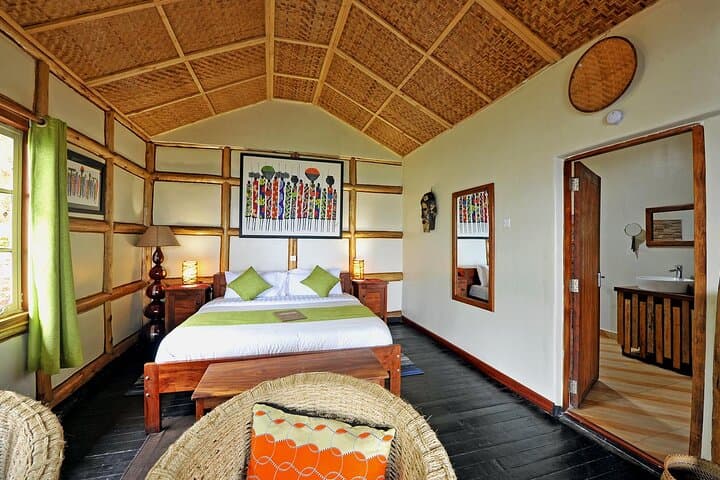 4-Day Bwindi Gorilla Trekking Safari: Mountain Gorillas, Primate Walks & Equator Stop photo 6