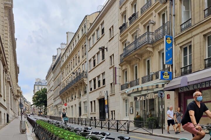 See Paris in a Day: Private 6-Hour Van Tour with Guide & Hotel Pickup