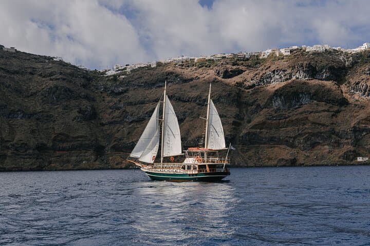 Santorini Private Cruise to Nea Kameni Volcano & Hot Springs