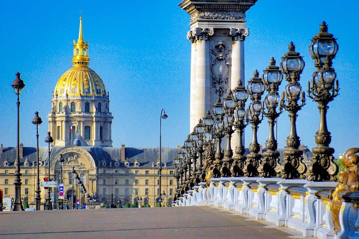 Paris in Eight Hours: VIP Private Sightseeing and Outlet Shopping at La Vallée Village photo 1