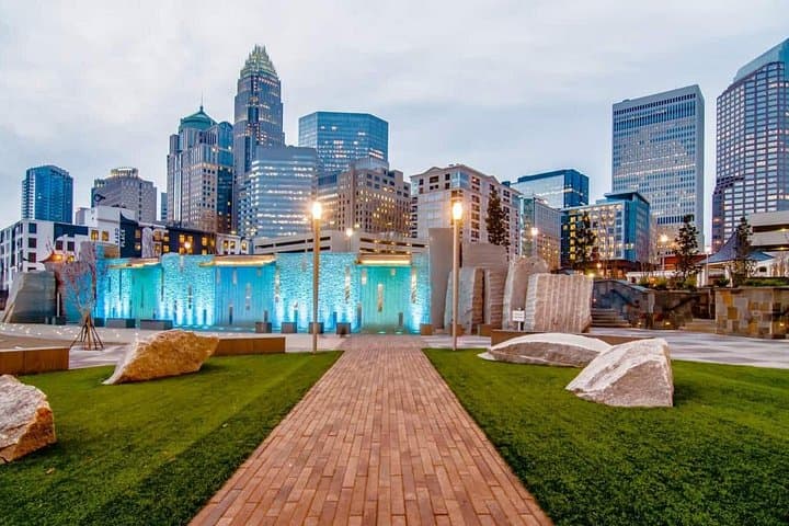 Luxury Private Transfer: Charlotte Douglas Airport (CLT) to Charlotte by SUV photo 3