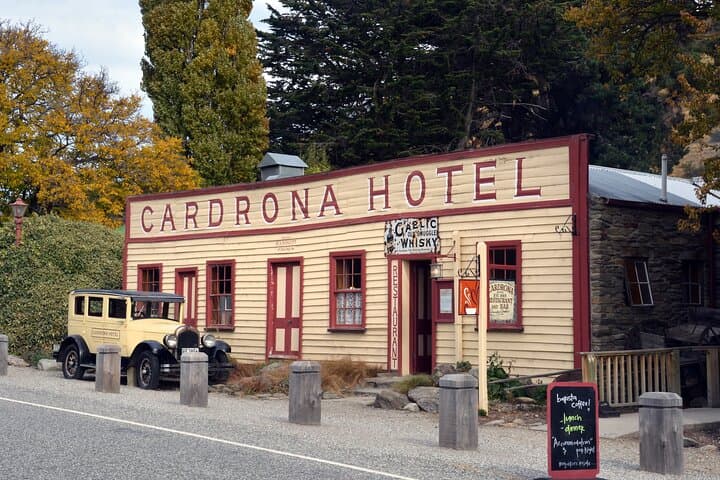 Private Full-Day Queenstown Sightseeing Tour — Arrowtown, Wanaka & Wine Country photo 3