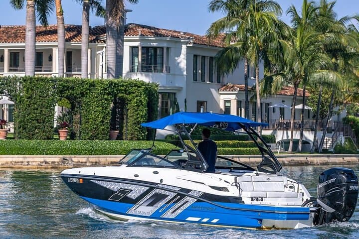 Private Miami Biscayne Bay Yacht Experience with Captain — Sandbar, Dolphins & Skyline photo 5