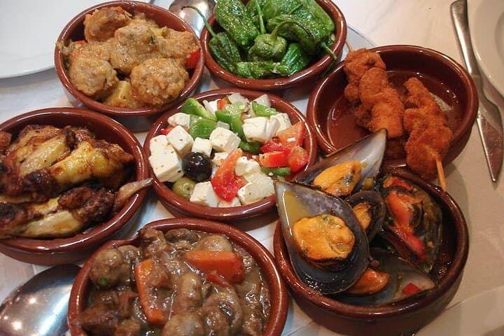 Madrid Night Out: Guided Tapas, Flamenco & Pub Crawl Experience photo 3