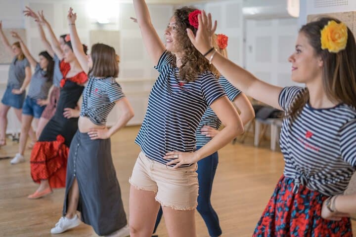 90-Minute Flamenco Class in Seville: Beginner Dance Lesson with Professional Teacher