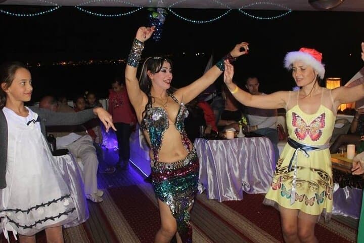 Sharm El Sheikh Night Dinner Cruise with Belly Dancer and Seafood Buffet
