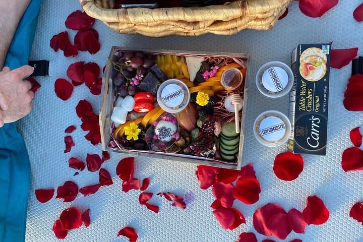 Private Floating Picnic in Condado Lagoon — San Juan Romantic Water Experience photo 5
