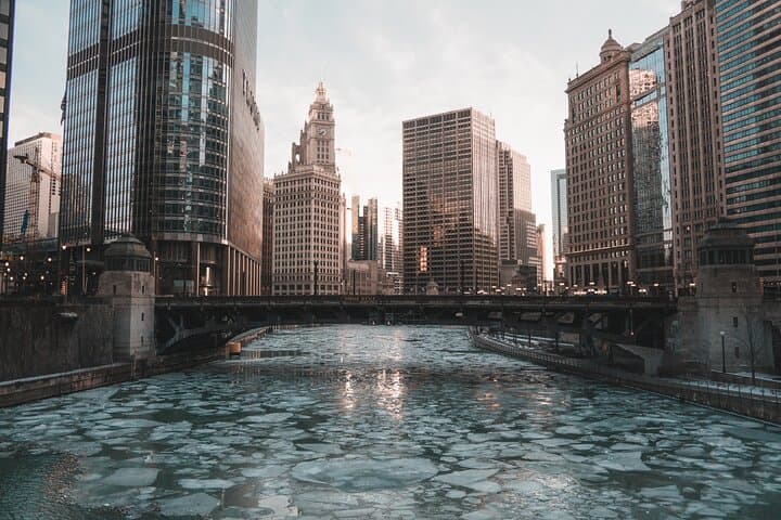 Chicago in a Stretch Limo: 2-Hour Private Downtown Sightseeing photo 6