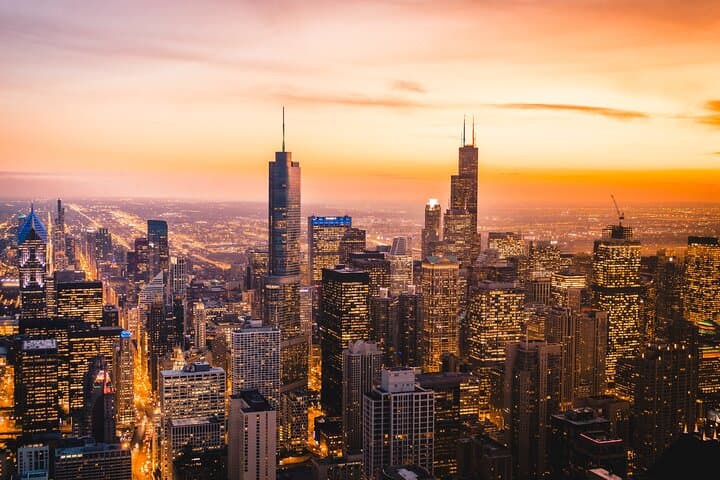 Chicago in a Stretch Limo: 2-Hour Private Downtown Sightseeing