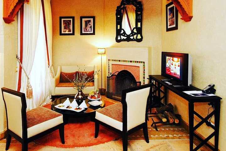 3-Day Luxury Sahara Desert Tour from Marrakech: Ait Ben Haddou, Dades & Erg Chebbi photo 2