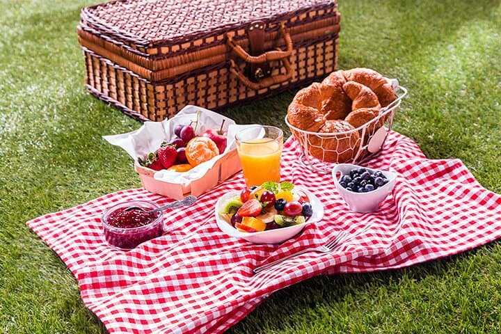Madrid Picnic Experience: Games, Snacks & Park Tour from Puerta del Sol photo 6