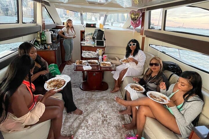 VIP Luxury Yacht Charter Toronto Harbour — Private 4-Hour Yacht & Island Stop photo 3