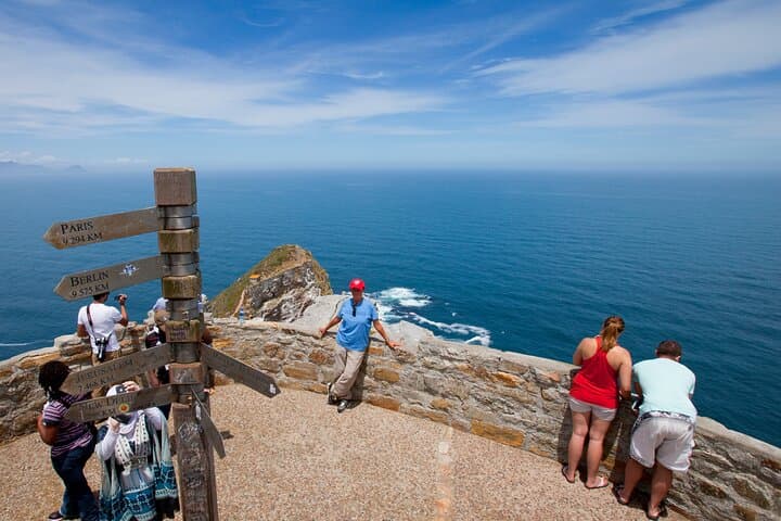 Cape Point, Penguins & Table Mountain: Private Full-Day Tour from Cape Town
