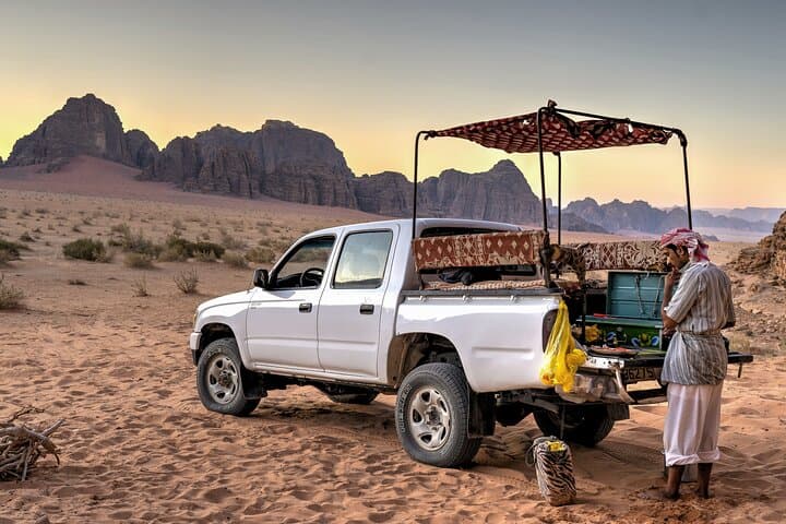 Full-Day Jeep Tour in Wadi Rum: 7-Hour Guided Desert Circuit with Bedouin Lunch
