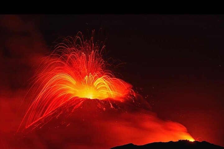 Mount Etna Sapienza Volcano Tour from Syracuse: Day Trip to Craters and Taormina photo 6