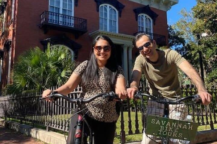 Savannah E-Bike Tour: 90-Minute Riverfront, Squares & Historic Architecture Ride photo 3
