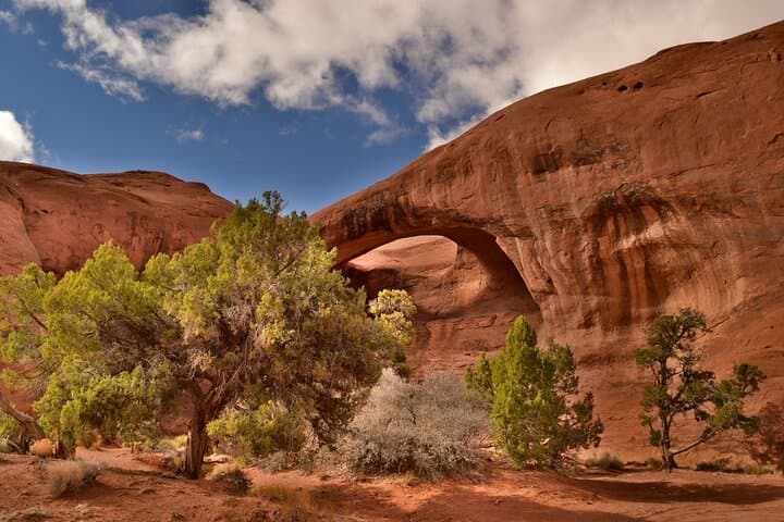 Mystery Valley 4x4 Tour: Monument Valley Off-Road Adventure & Ruins Hike photo 4