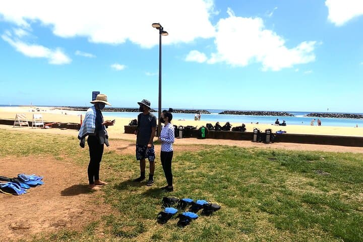Beginner Snorkeling Tour at Magic Island Lagoon — Honolulu Introductory Reef Experience photo 4