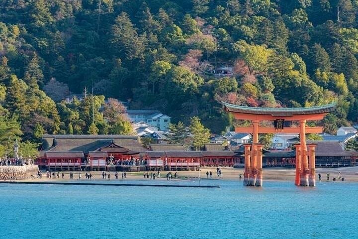 One-Day Hiroshima and Miyajima Walking Tour: Peace Park to the Floating Torii photo 2