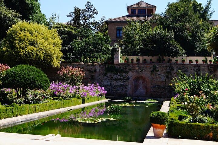 Guided Alhambra Tour — Generalife, Charles V & Alcazaba in Granada photo 4