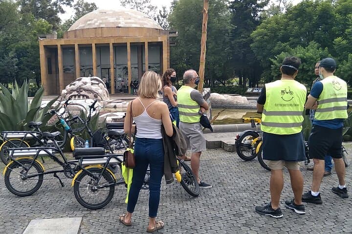 Mexico City E-Bike Tour: Tacos, Churros & Chapultepec Highlights