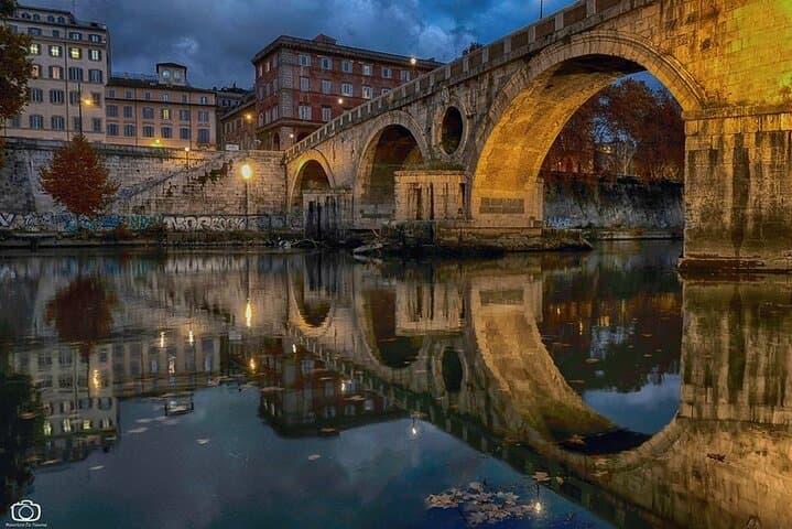 Rome by Night Vespa Tour — Guided Evening Ride to Trevi, Trastevere & Aventine photo 4
