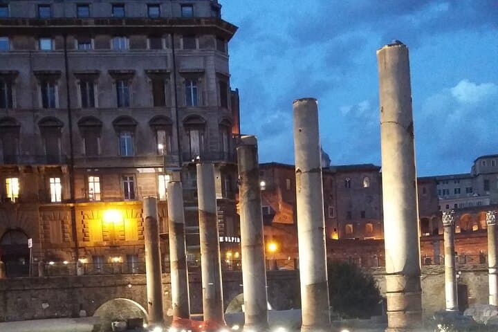 Rome by Night Vespa Tour — Guided Evening Ride to Trevi, Trastevere & Aventine photo 3