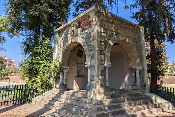 Old Pasadena Scavenger Hunt: Self-Guided Walking Game Through Historic Downtown photo 6