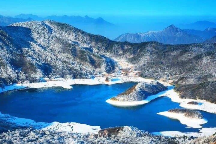 Heaven's Lake Hike — Wuyue Ancient Trail to Tianchi (1-Day, Anhui) photo 5